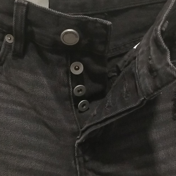 BLANKNYC cut off distressed denim shorts - Picture 4 of 5